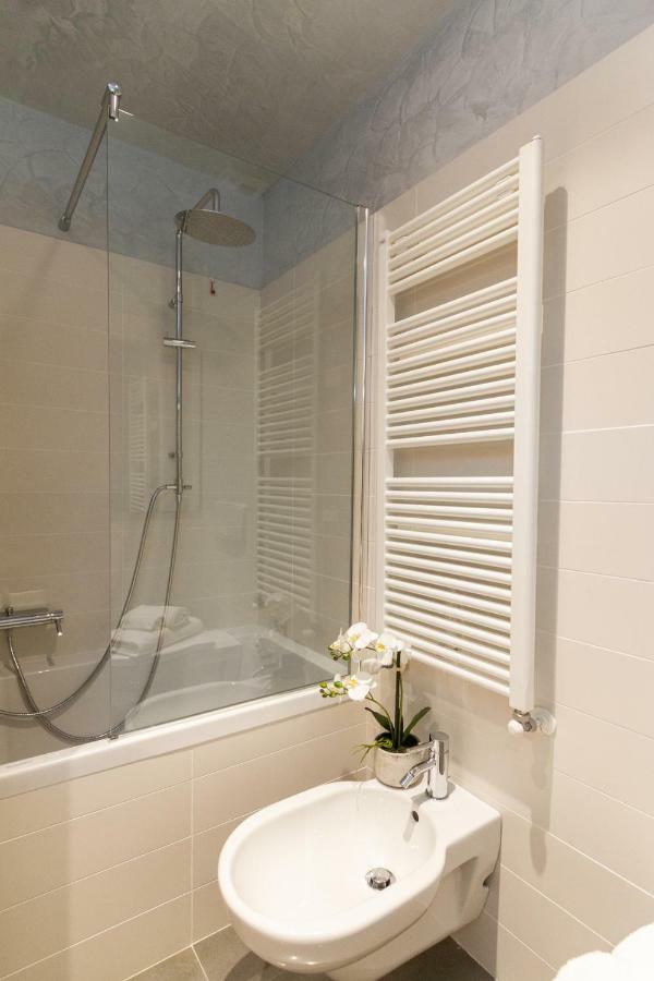 Tergesteo Palace Suite ตรีเอสเต ภายนอก รูปภาพ