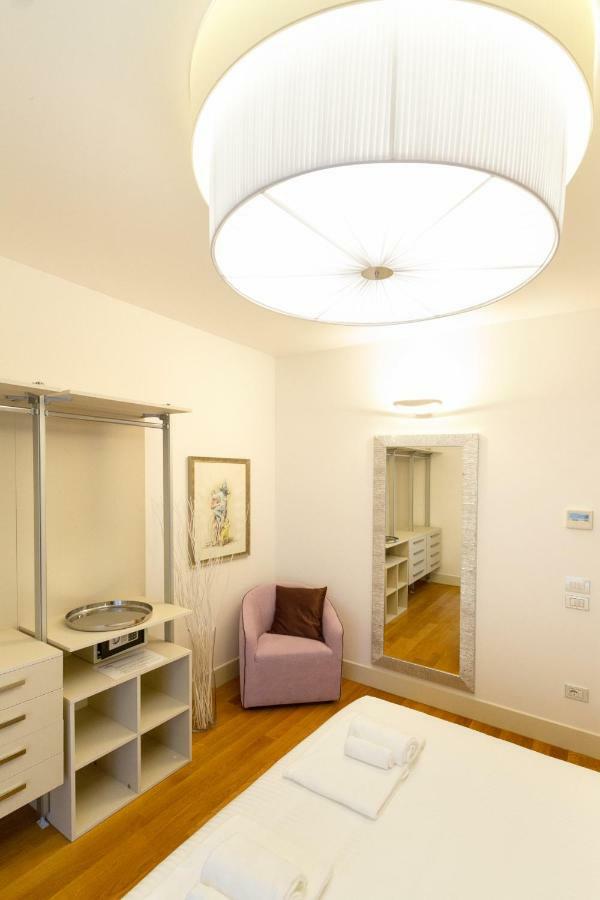 Tergesteo Palace Suite ตรีเอสเต ภายนอก รูปภาพ